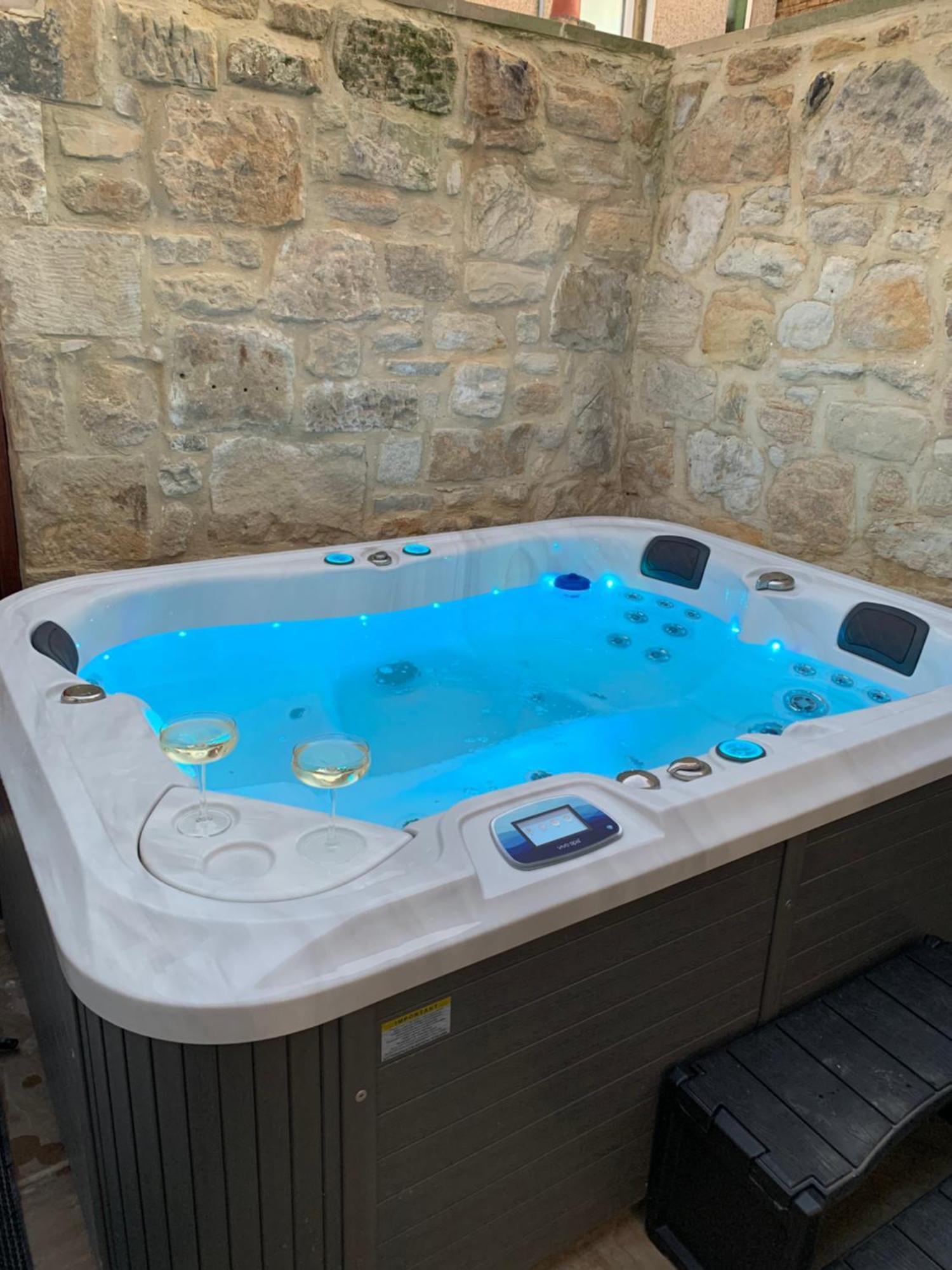 Vila The Rockpool - Private Hot Tub And Sea Views Amble Exteriér fotografie